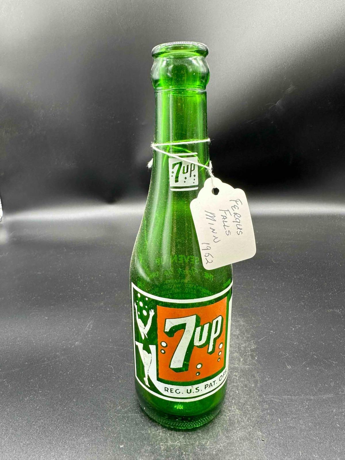 7-UP BOTTLE 1952 FERGUS FALLS, MN