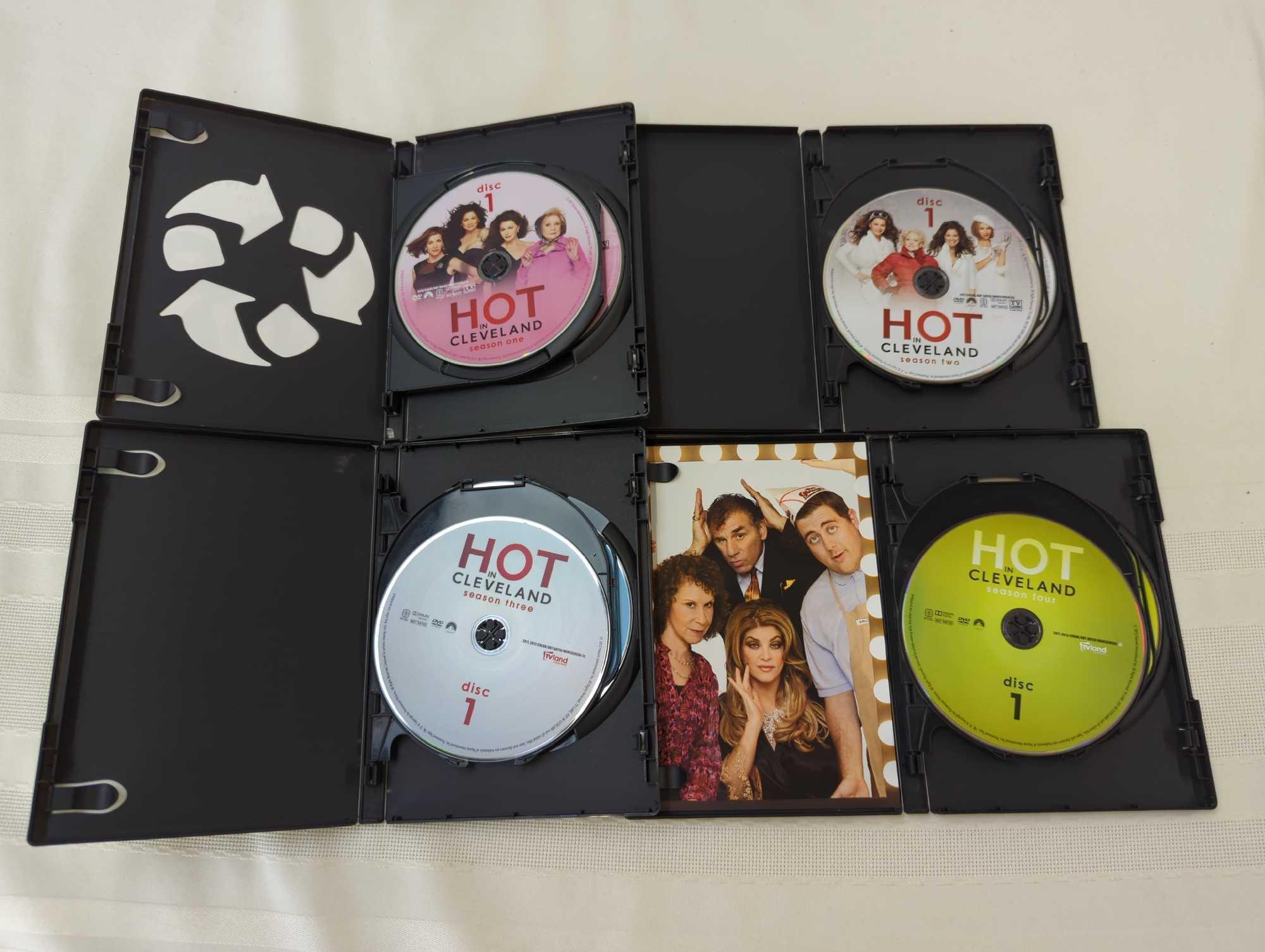 DVD SET "HOT IN CLEVELAND" SEASONS 1-4