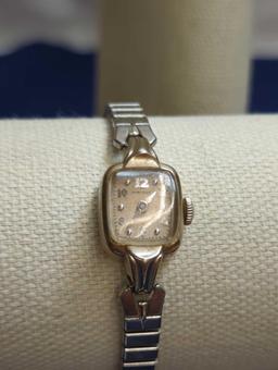 LADIES HAMILTON BEACH WATCH 14K GOLD FILLED RUNS