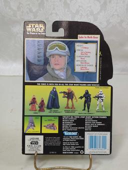 STAR WARS THE POWER OF THE FORCE - LUKE SKYWALKER INP HOTH GEAR W/ BLASTER PISTOL AND LIGHTSABER -