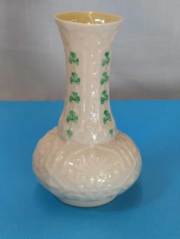 BELLEEK IRELAND SHAMROCK BASKET WEAVE VASE 5"