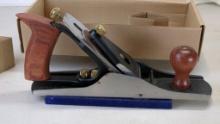 Veritas #5 1/4W Bench Plane, 2" Blade Width, Metal and Wood Construction