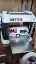 Delta 22-580 Thickness Planer, 13-Inch Width, Two-Speed