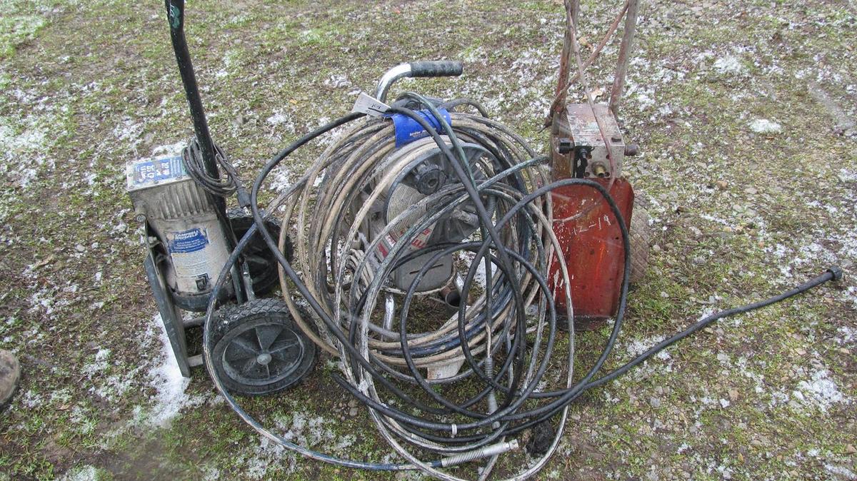42-19 - PAINT SPRAYERS WITH HOSES (X3)