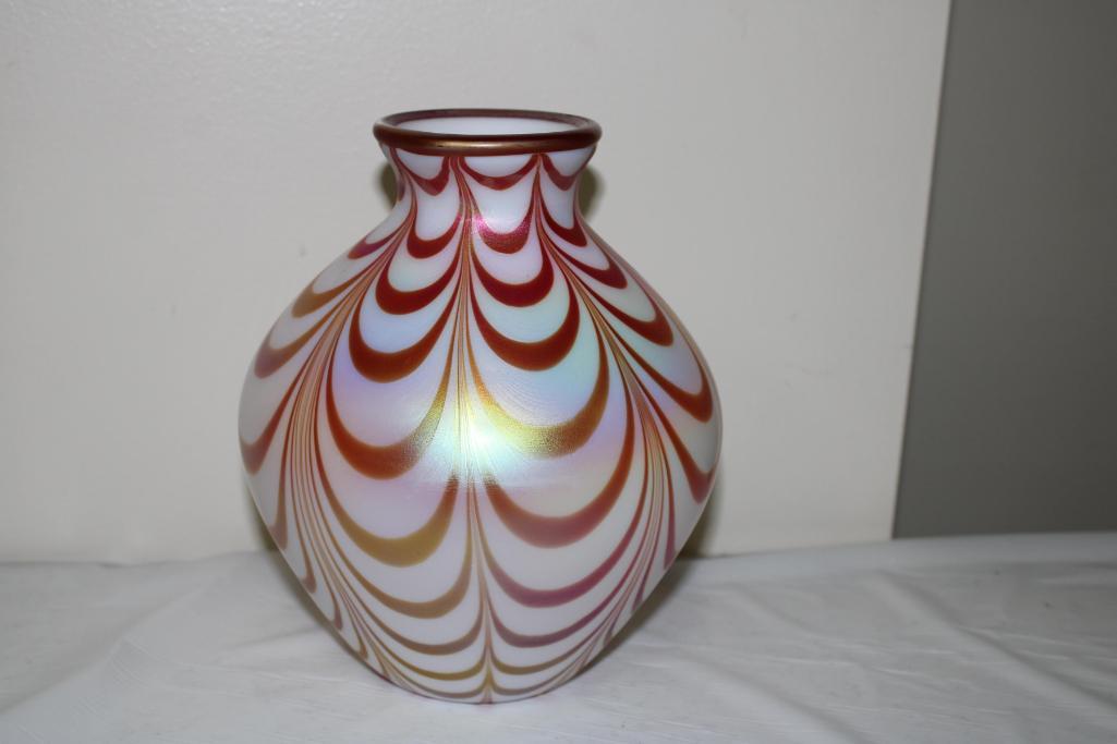 FENTON PULLED FEATHER VASE, BY DAVE FETTY, 8"