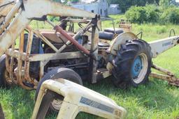 FORD 2000 INDUSTRIAL TRACTOR WITH LOADER & BACKHOE (NO BATTERY)