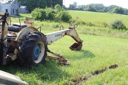 FORD 2000 INDUSTRIAL TRACTOR WITH LOADER & BACKHOE (NO BATTERY)