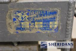 4-6: WHEELS II BLUE CHIP SERIES AUTOMATIC BASEBALL PITCHER, BUCKET BALLS