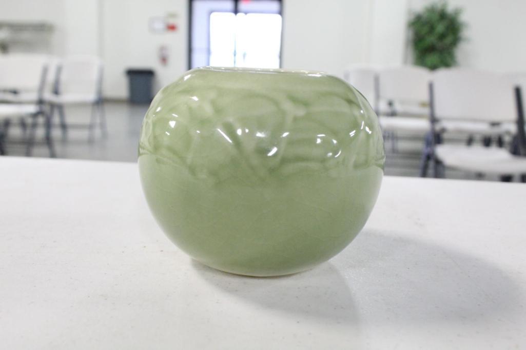1945 ROOKWOOD POT, WITH EMBOSSING AND CRAZING, 4"