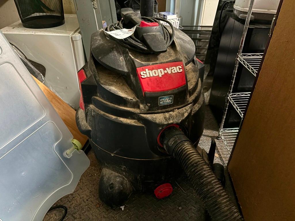 ELECTRIC SHOP VAC.