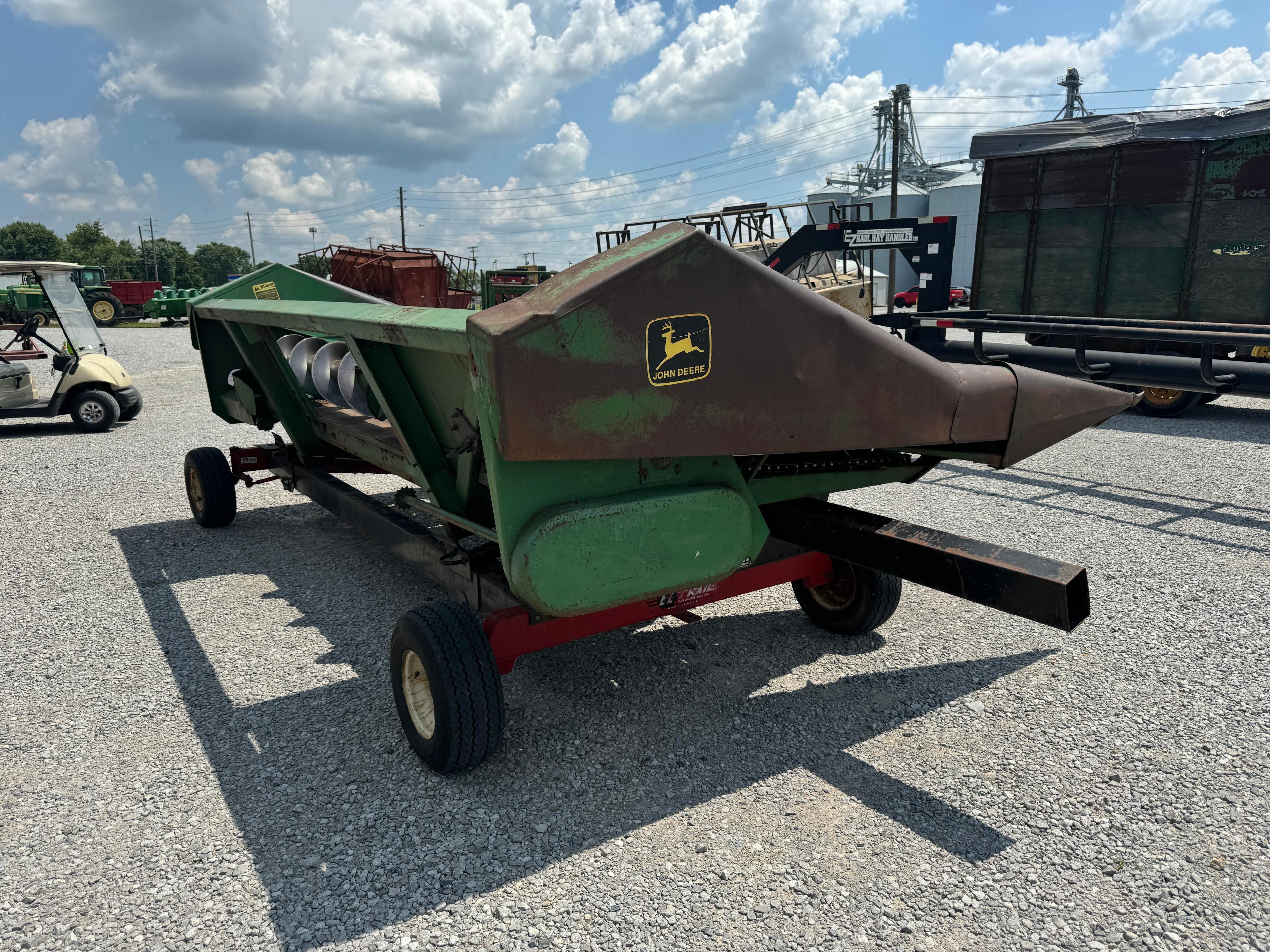 JD 643 CORN HEAD