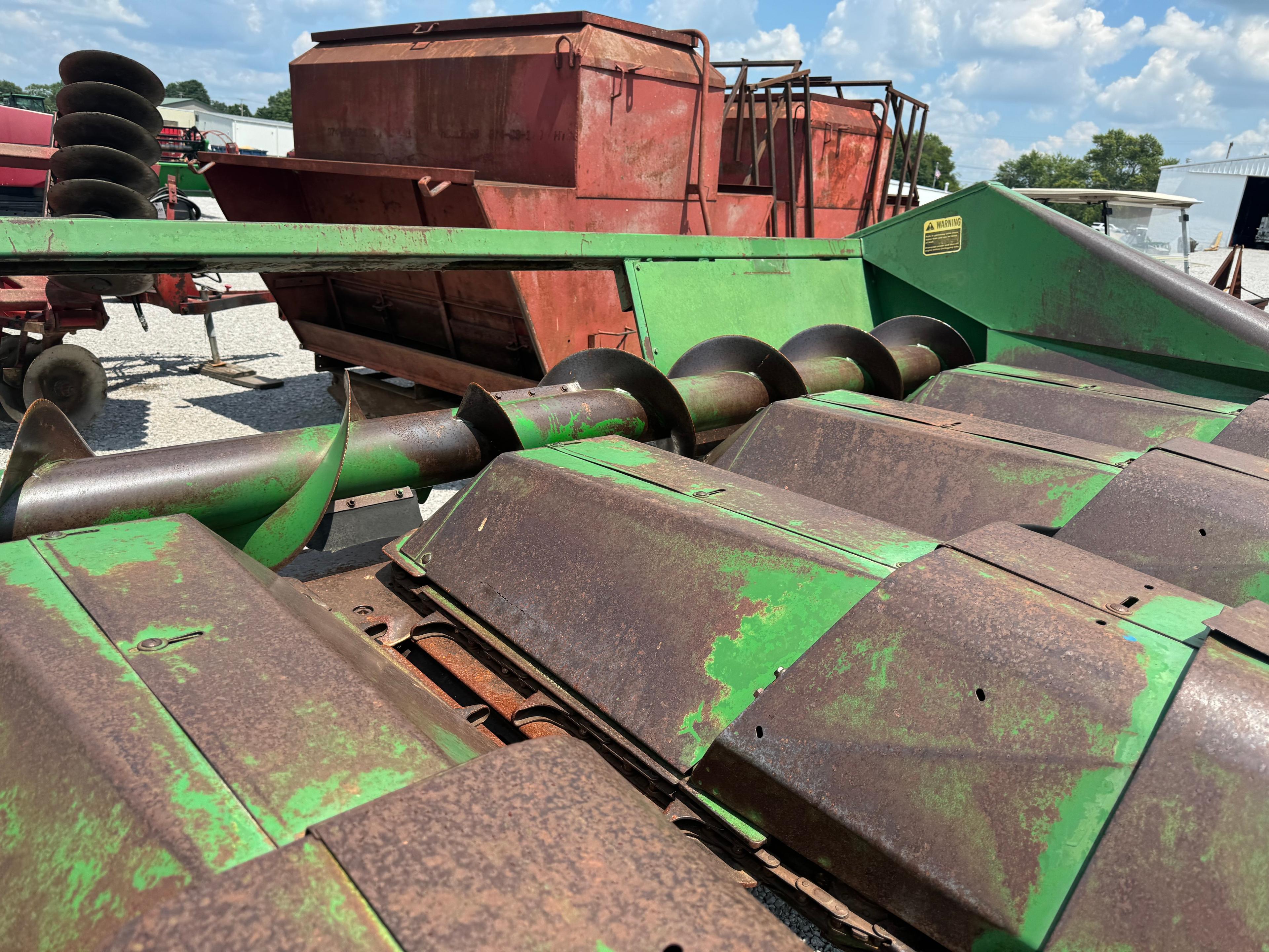 JD 643 CORN HEAD