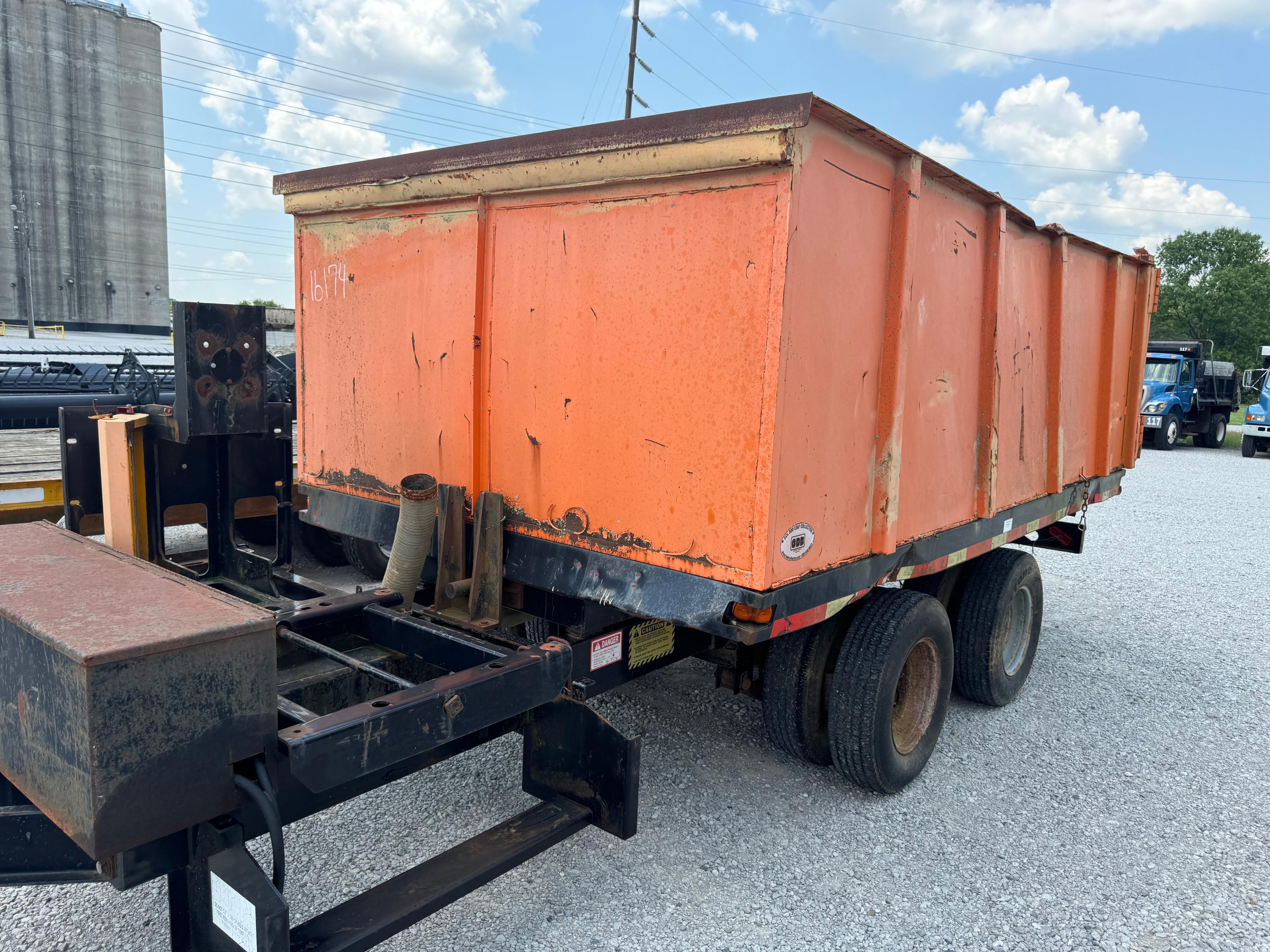 DUMP TRAILER