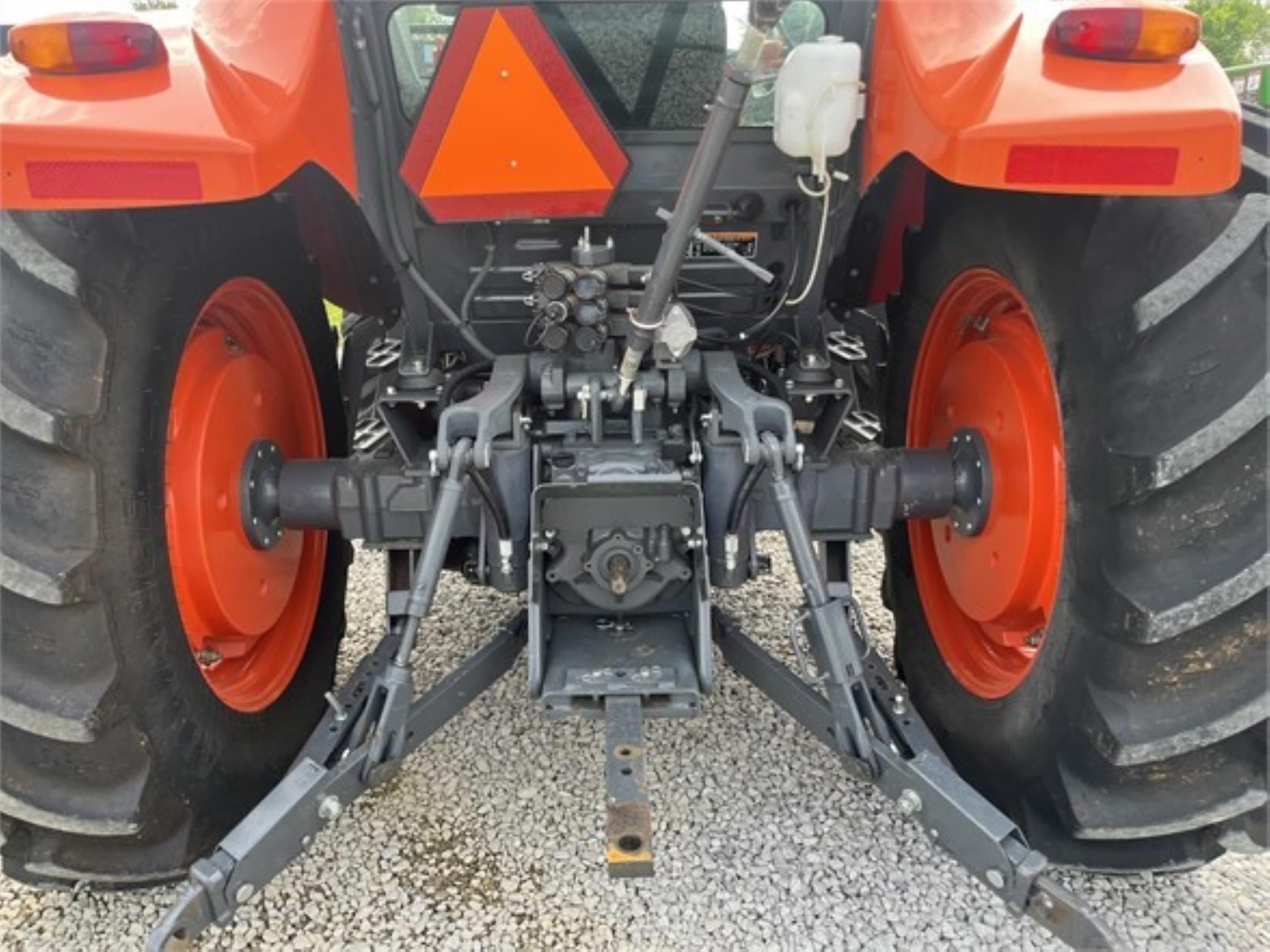 KUBOTA M5-111 TRACTOR