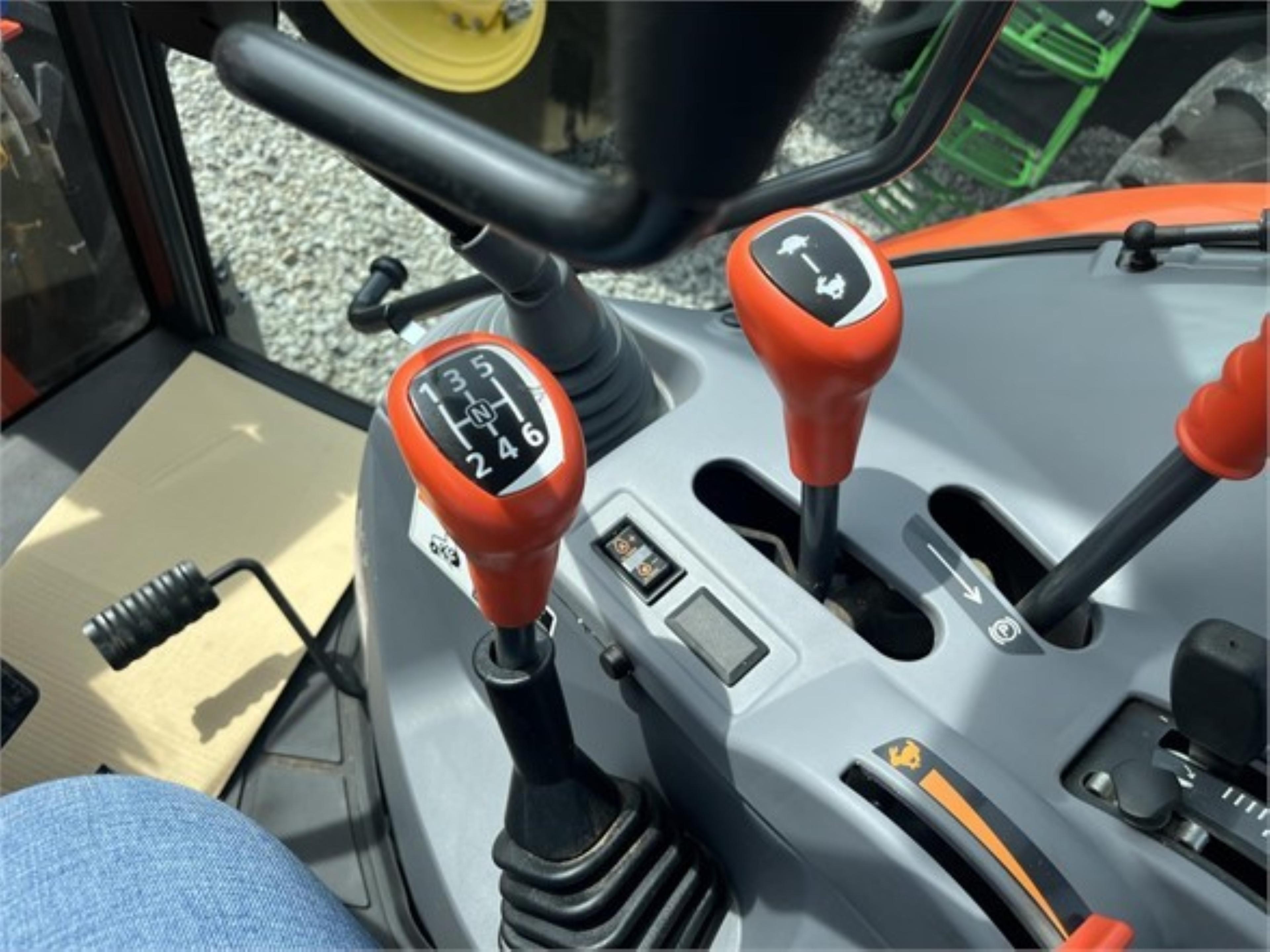 KUBOTA M5-111 TRACTOR