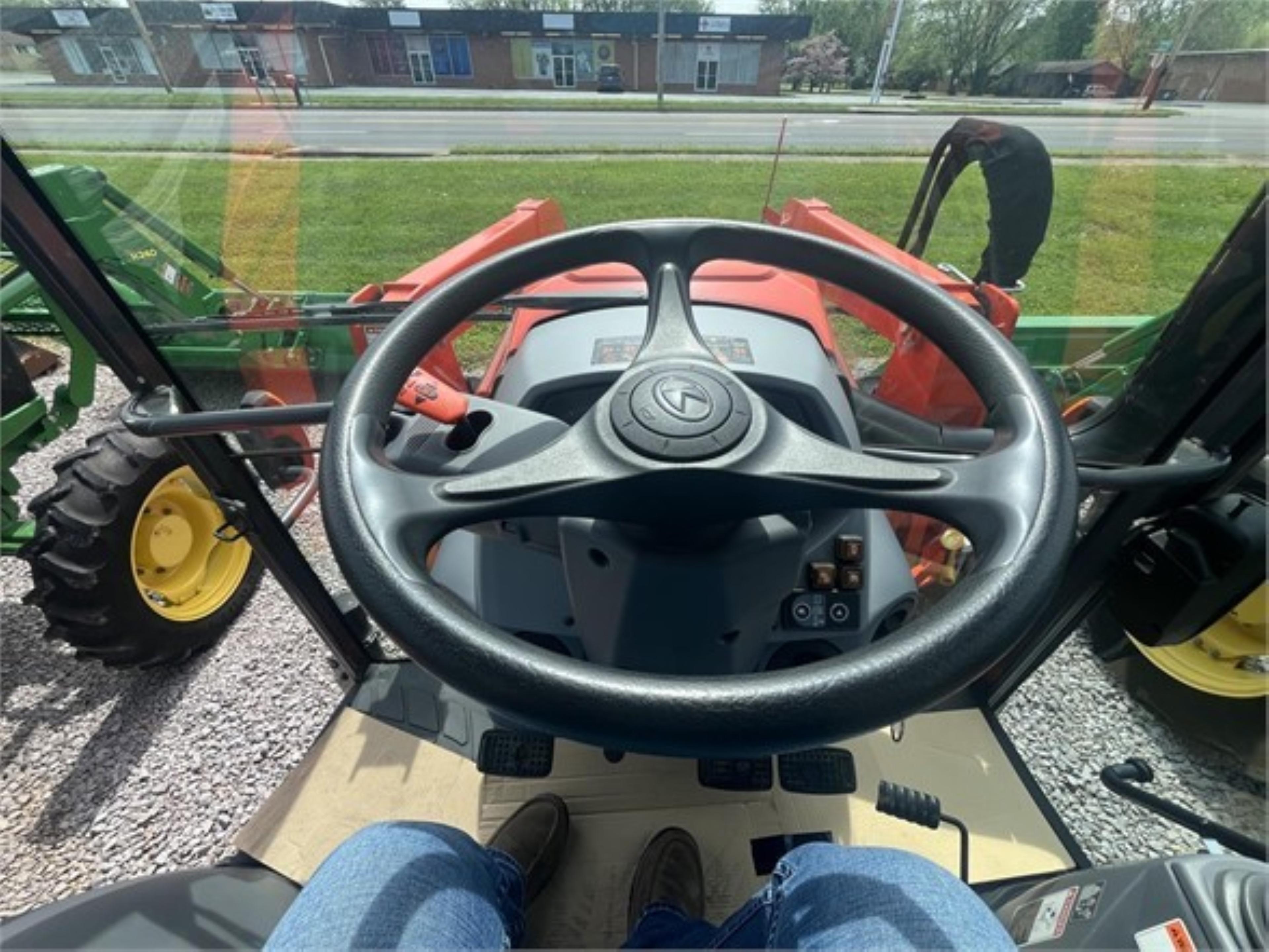 KUBOTA M5-111 TRACTOR