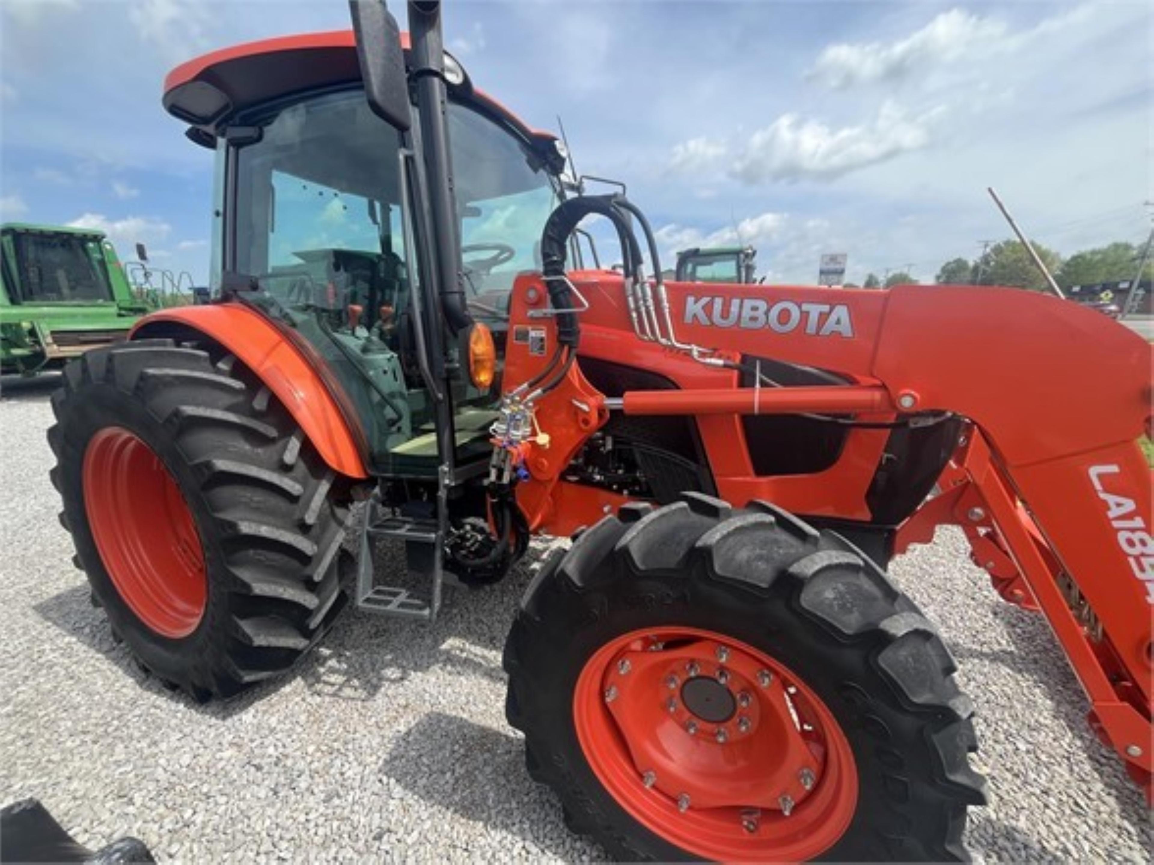 KUBOTA M5-111 TRACTOR