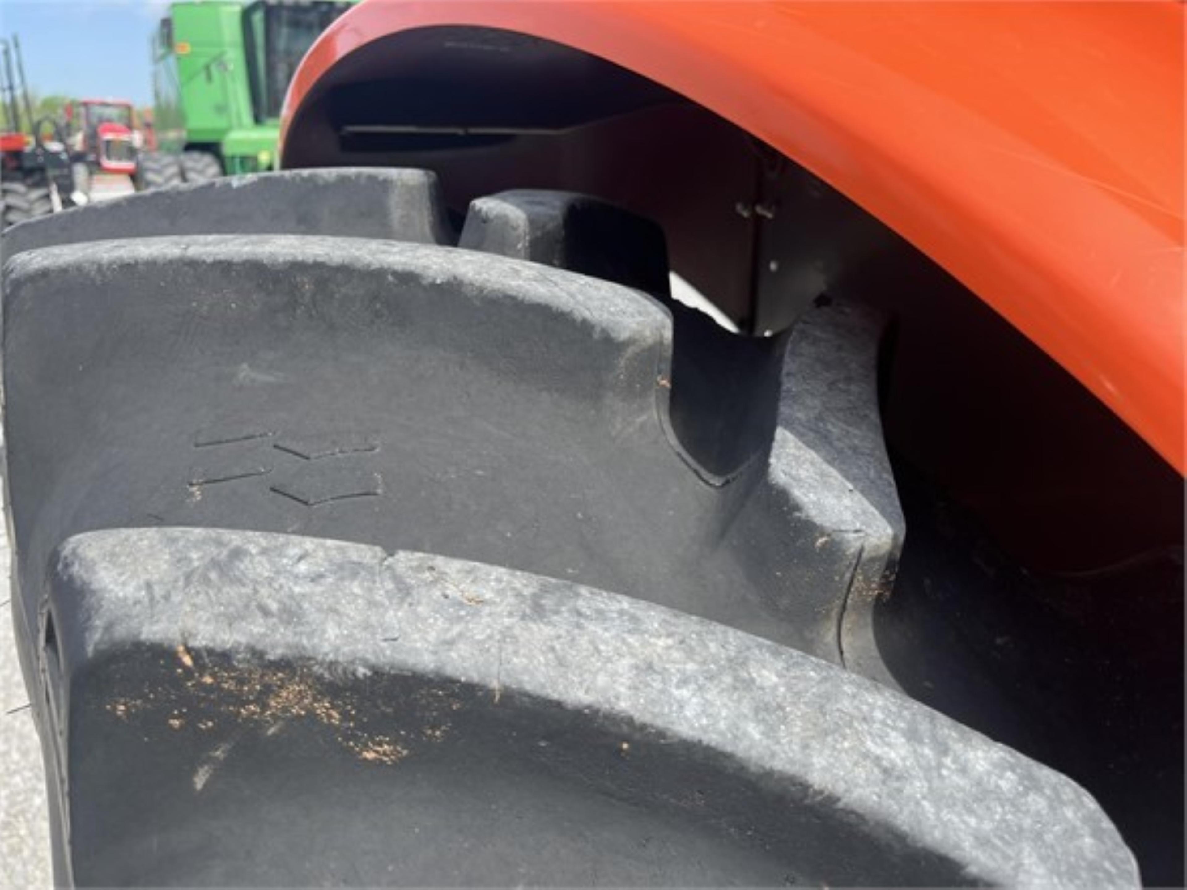 KUBOTA M5-111 TRACTOR