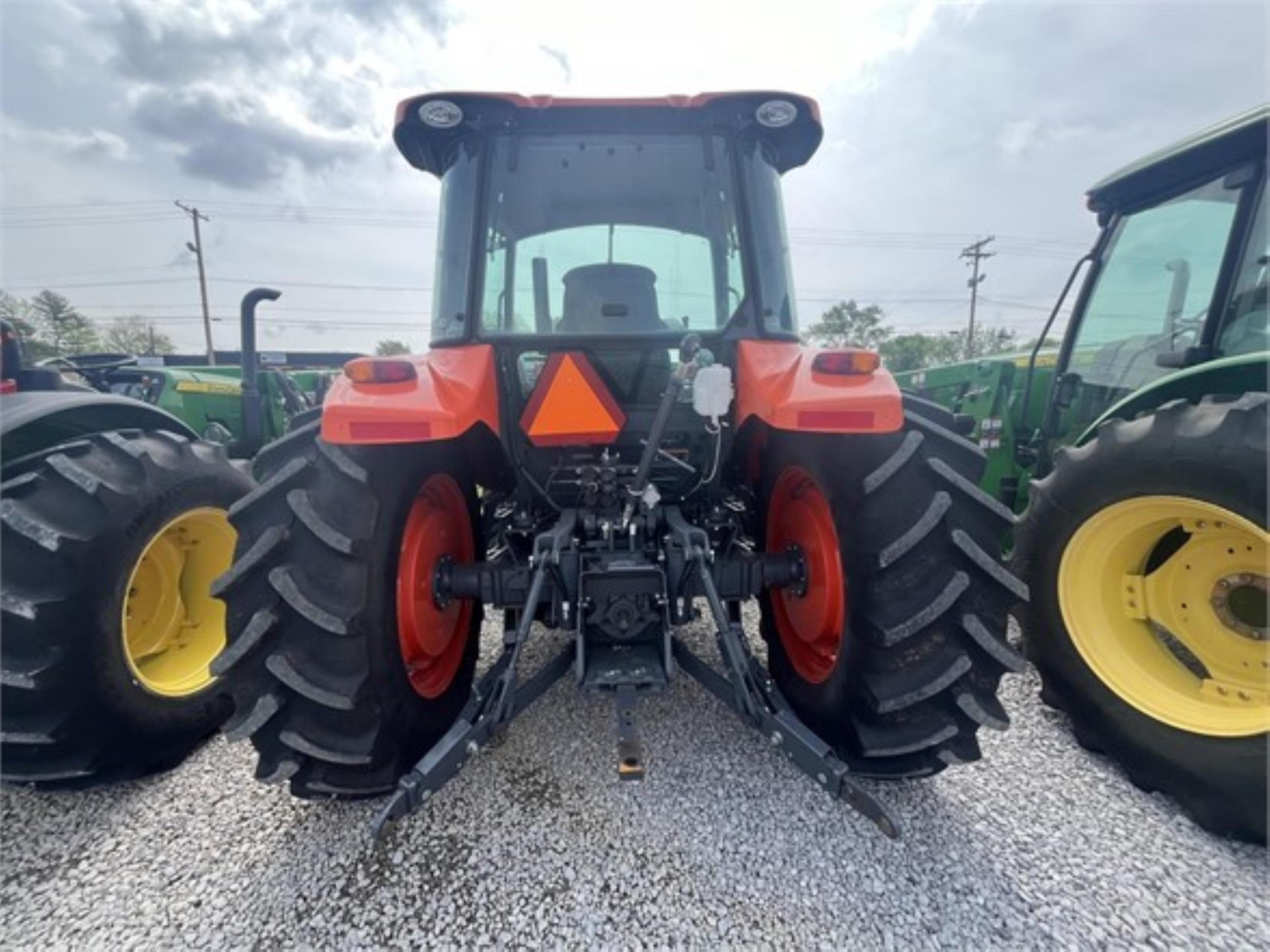 KUBOTA M5-111 TRACTOR