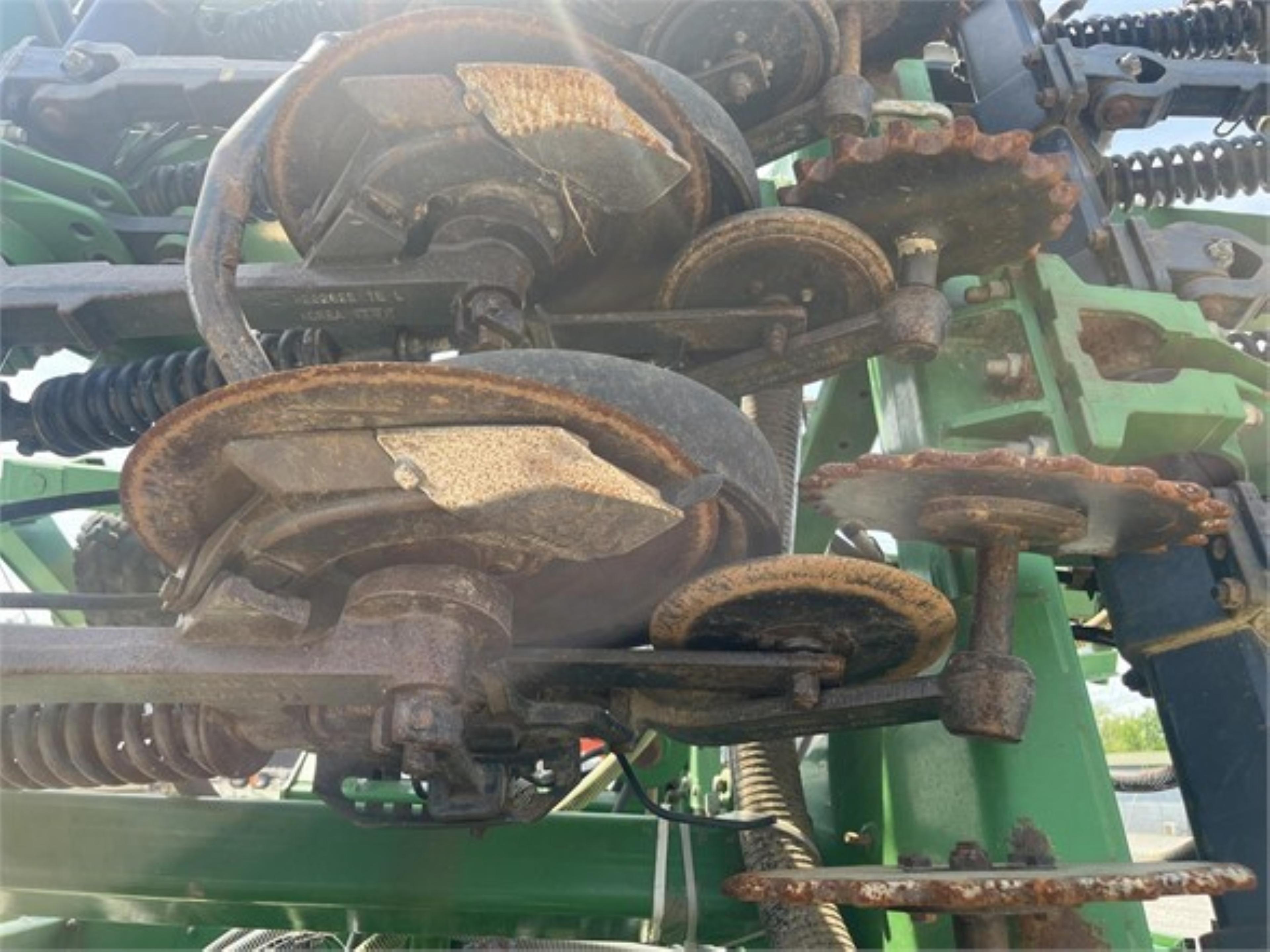 JOHN DEERE 1860 NO TILL DRILL