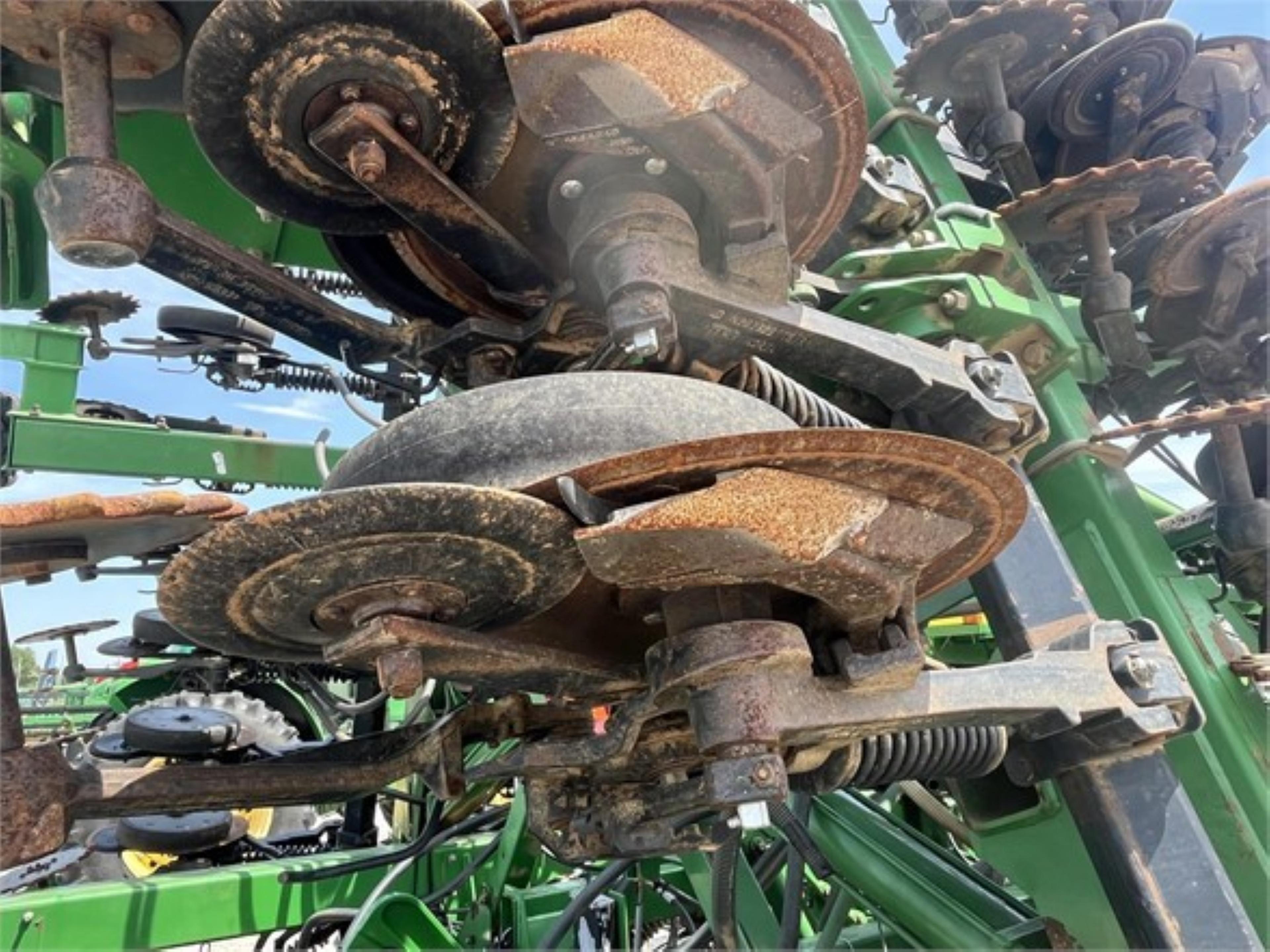 JOHN DEERE 1860 NO TILL DRILL