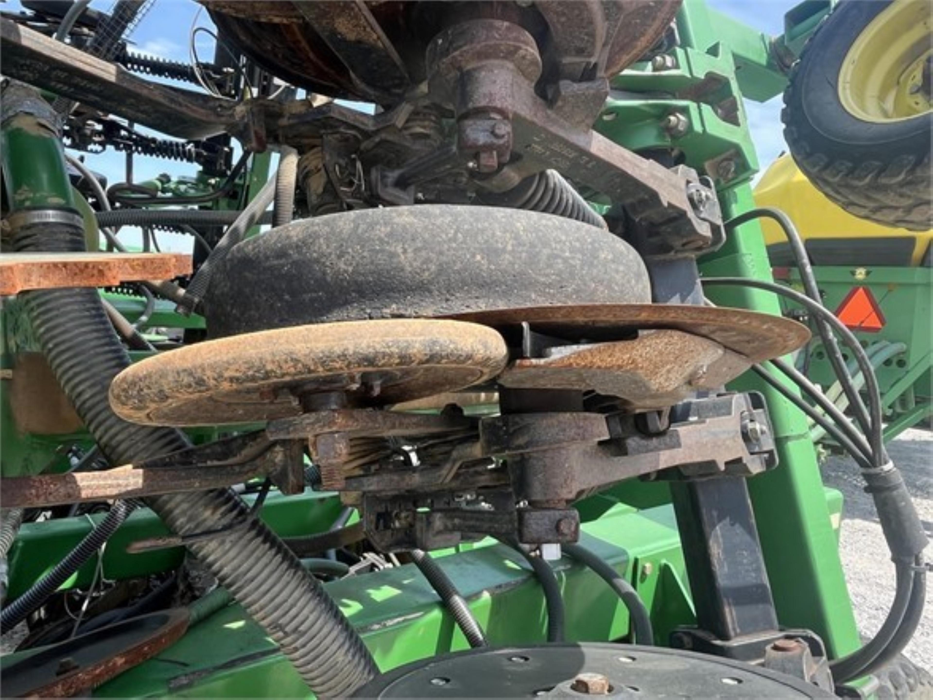 JOHN DEERE 1860 NO TILL DRILL