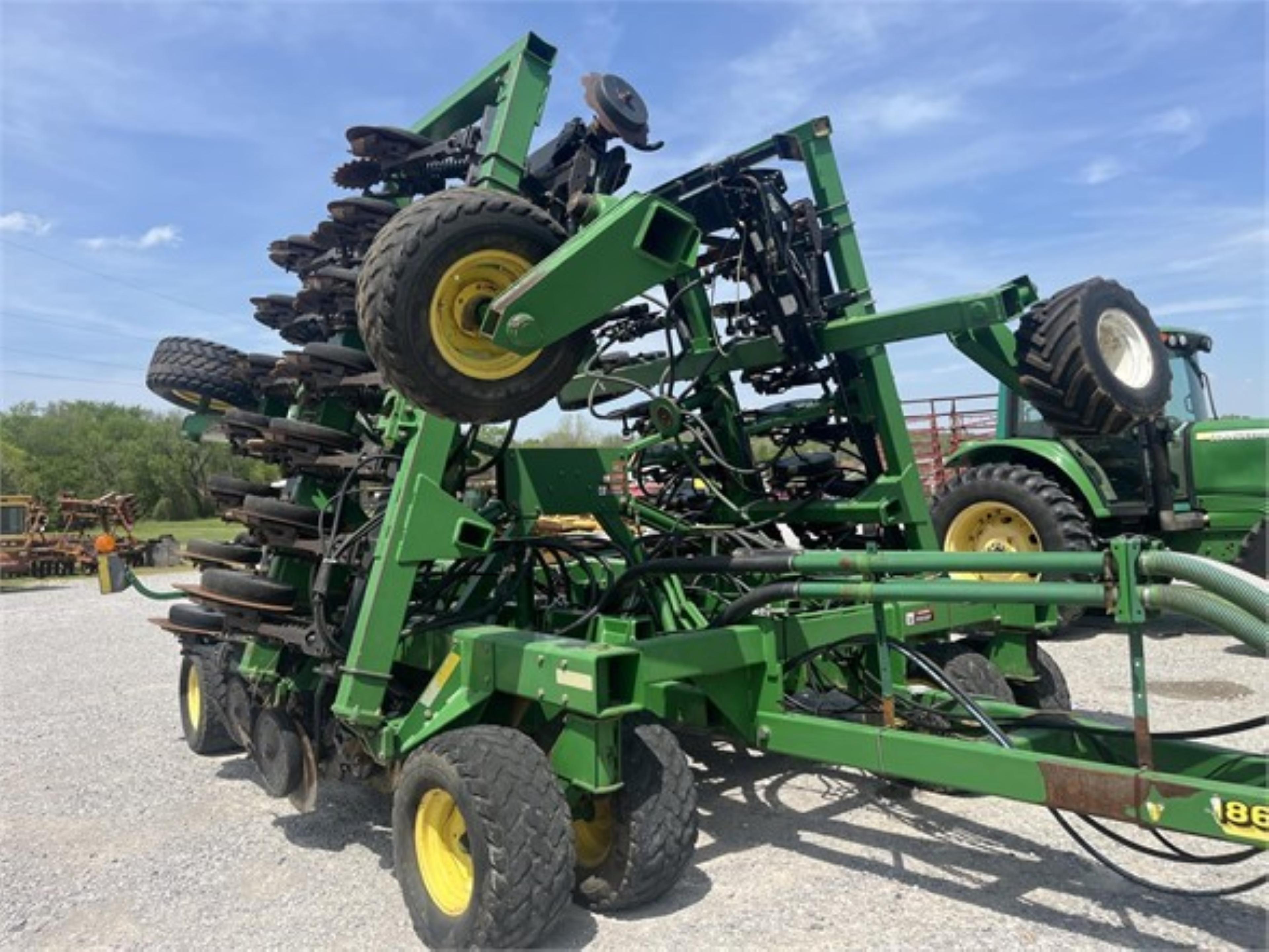 JOHN DEERE 1860 NO TILL DRILL