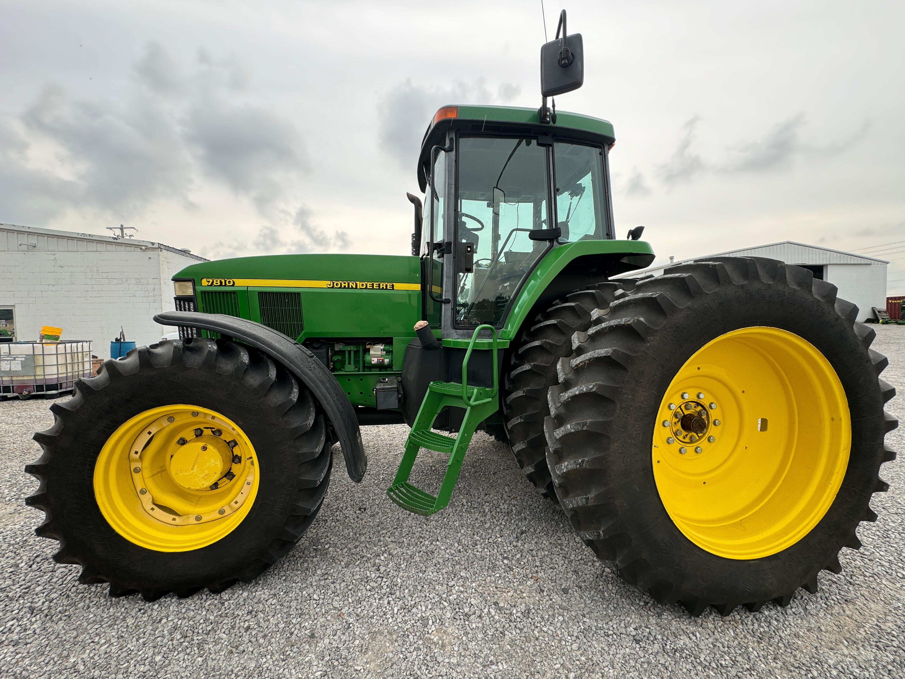 JD 7810 TRACTOR