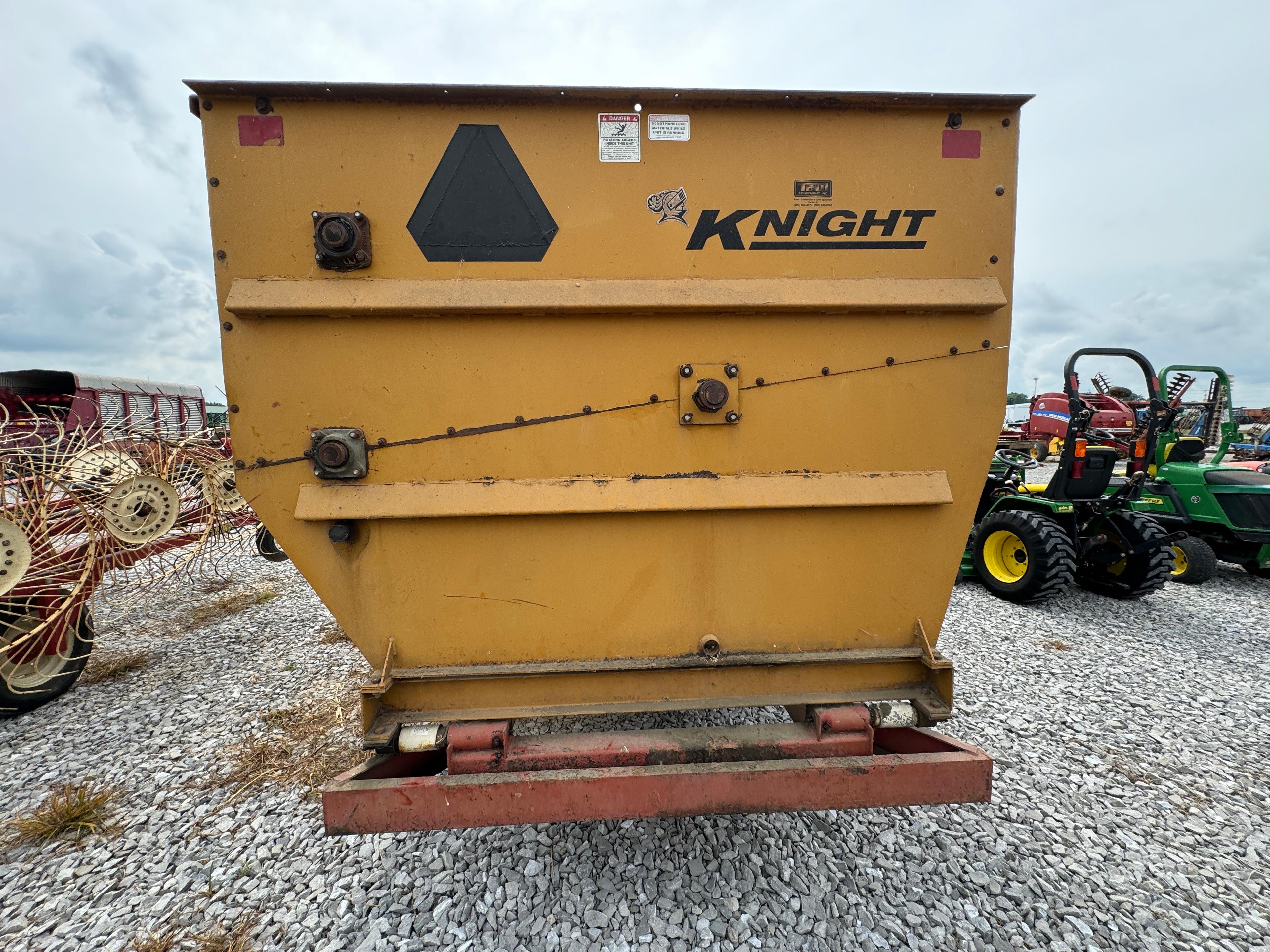 KNIGHT 303 MIXER WAGON