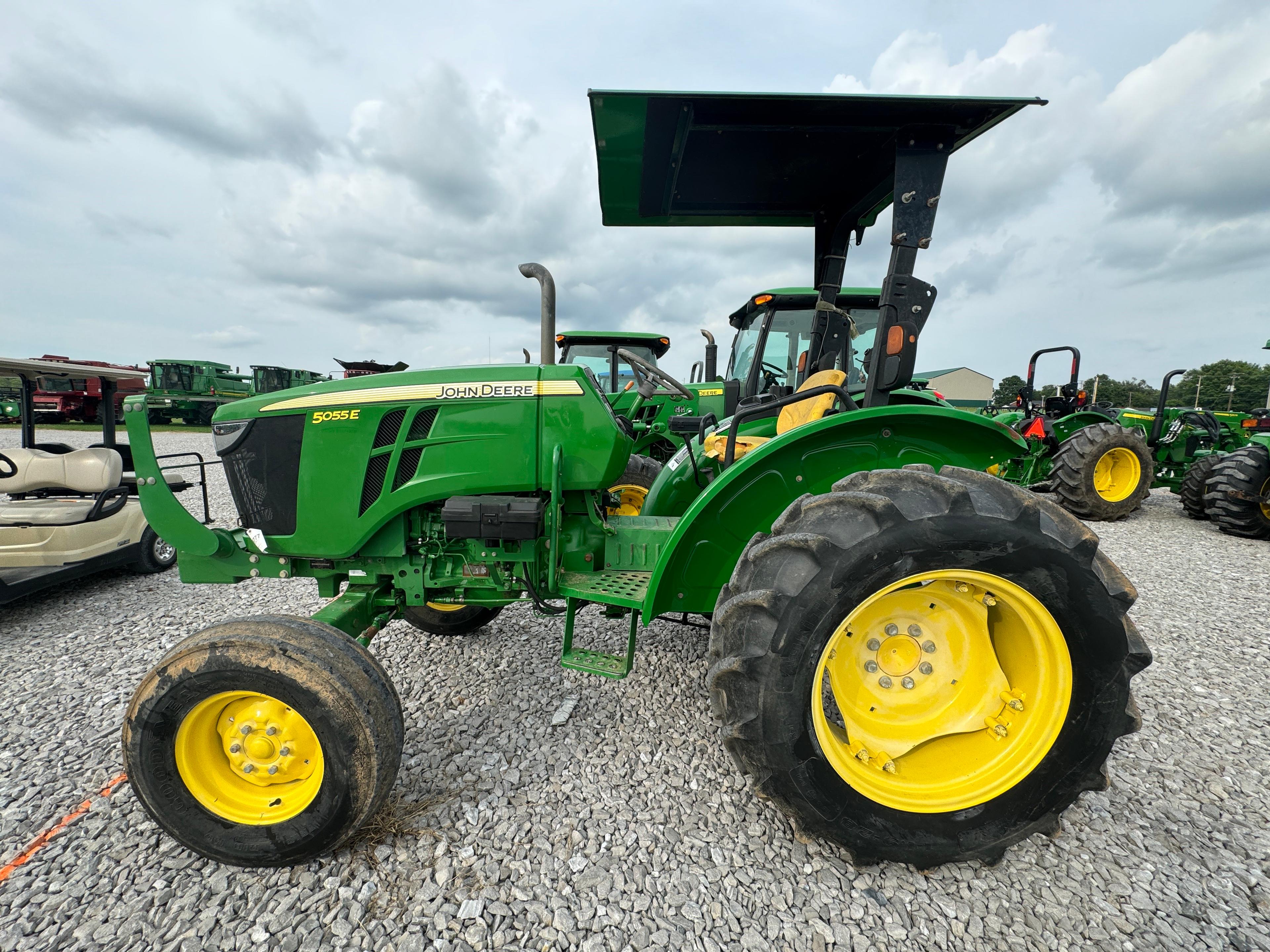 JD 5055E TRACTOR