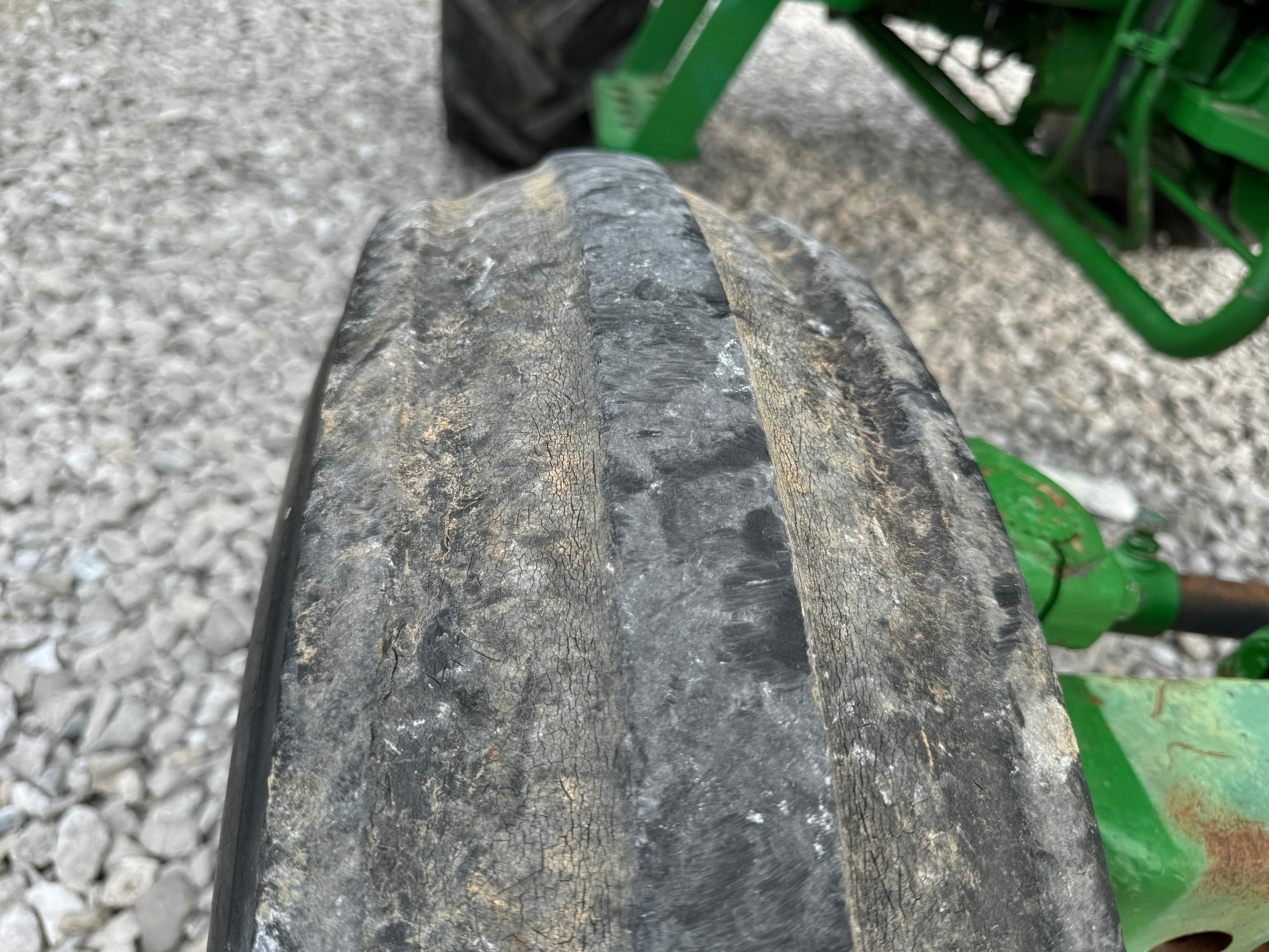 JD 5055E TRACTOR