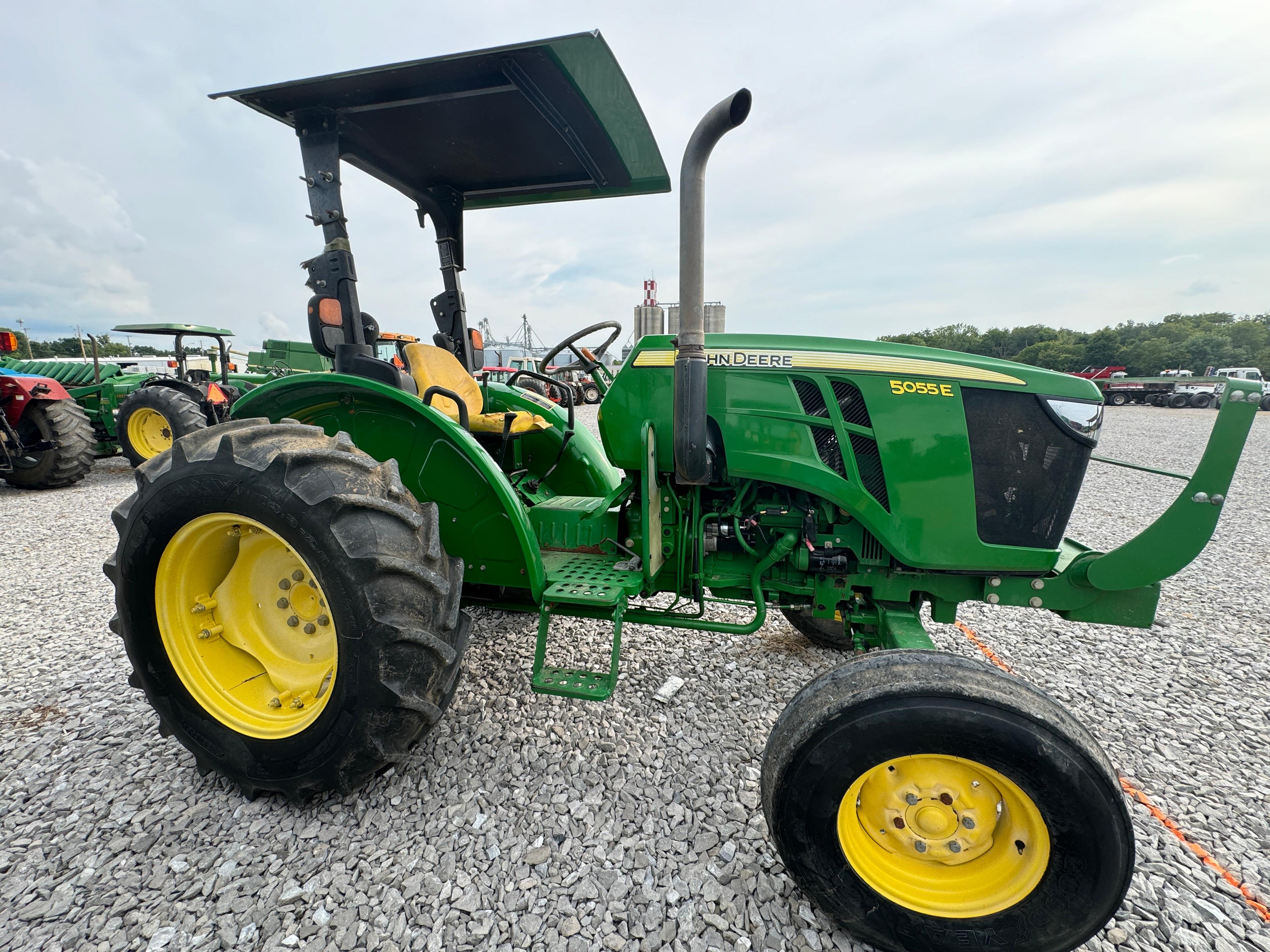 JD 5055E TRACTOR
