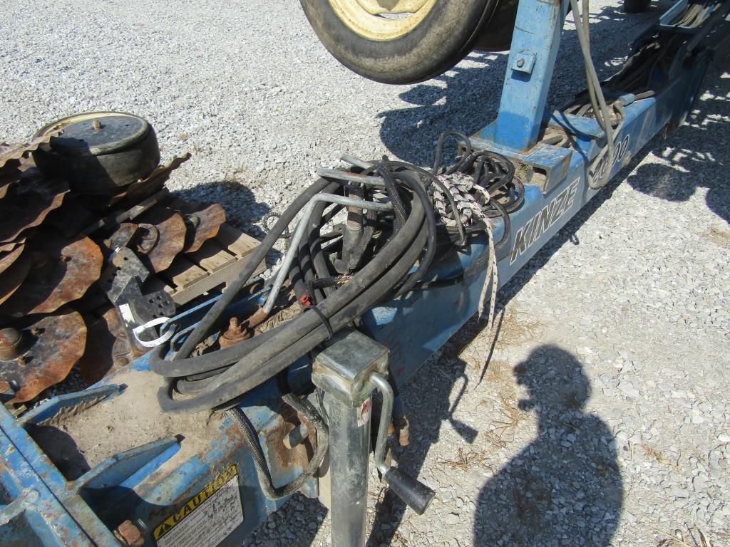 Kinze 2600 Planter, 16/31 N/T, 14" Openers