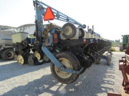 Kinze 2600 Planter, 16/31 N/T, 14" Openers