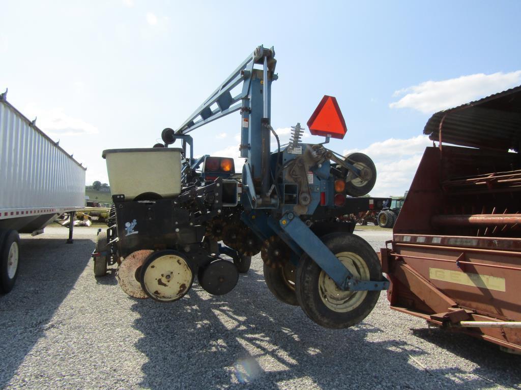 Kinze 2600 Planter, 16/31 N/T, 14" Openers