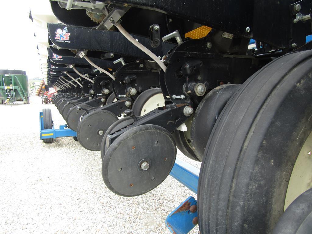 Kinze 3600  Planter '06 16R30 W/ Corn & Bean