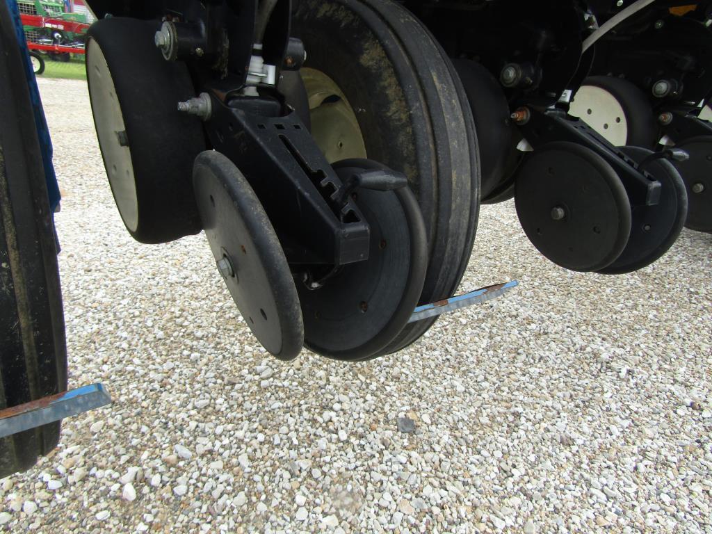 Kinze 3600  Planter '06 16R30 W/ Corn & Bean