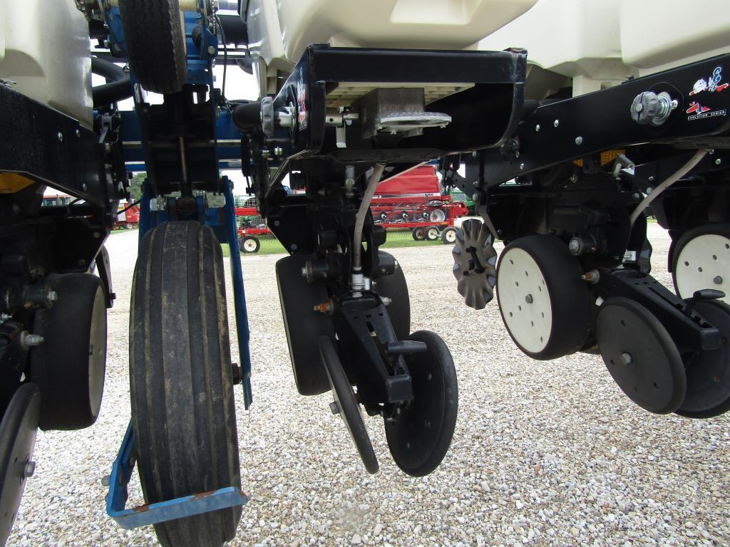 Kinze 3600  Planter '06 16R30 W/ Corn & Bean