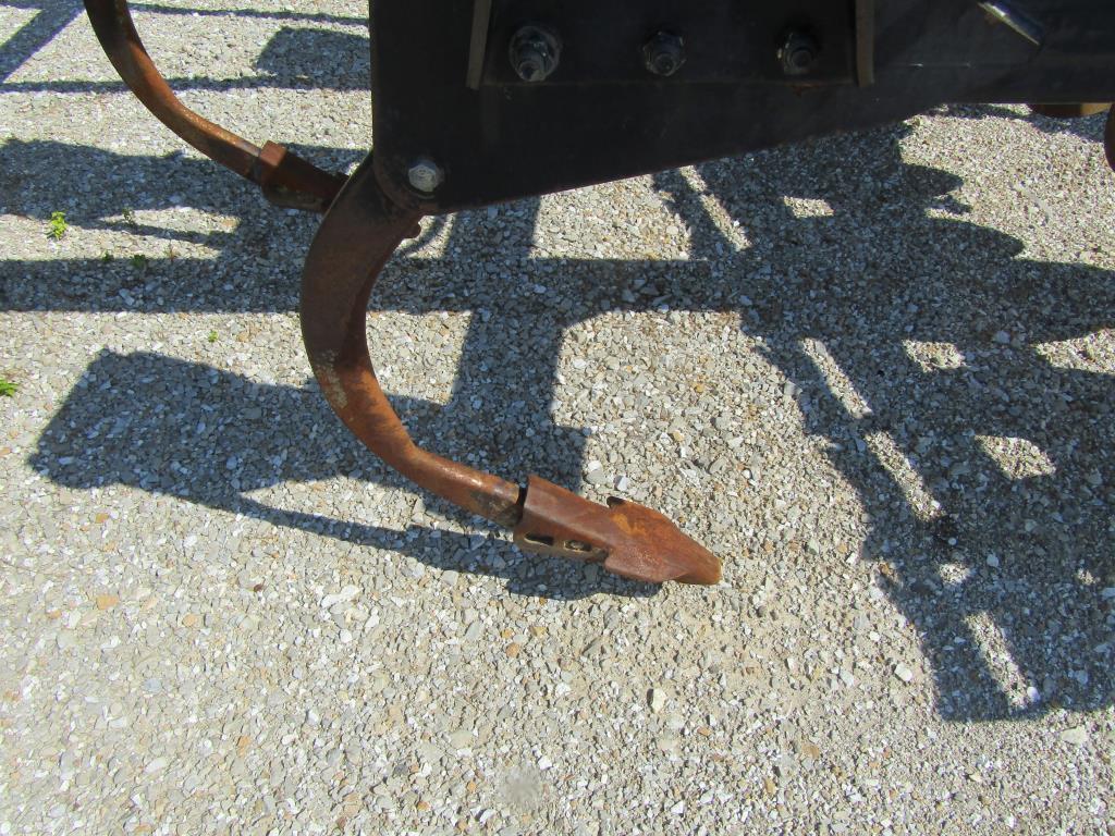 JD 510, Ripper Sn: X004340, 5 Shank, 21" Back,
