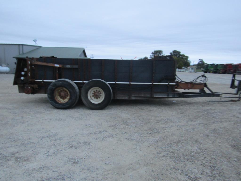 Meyer 700 Manure Spreader