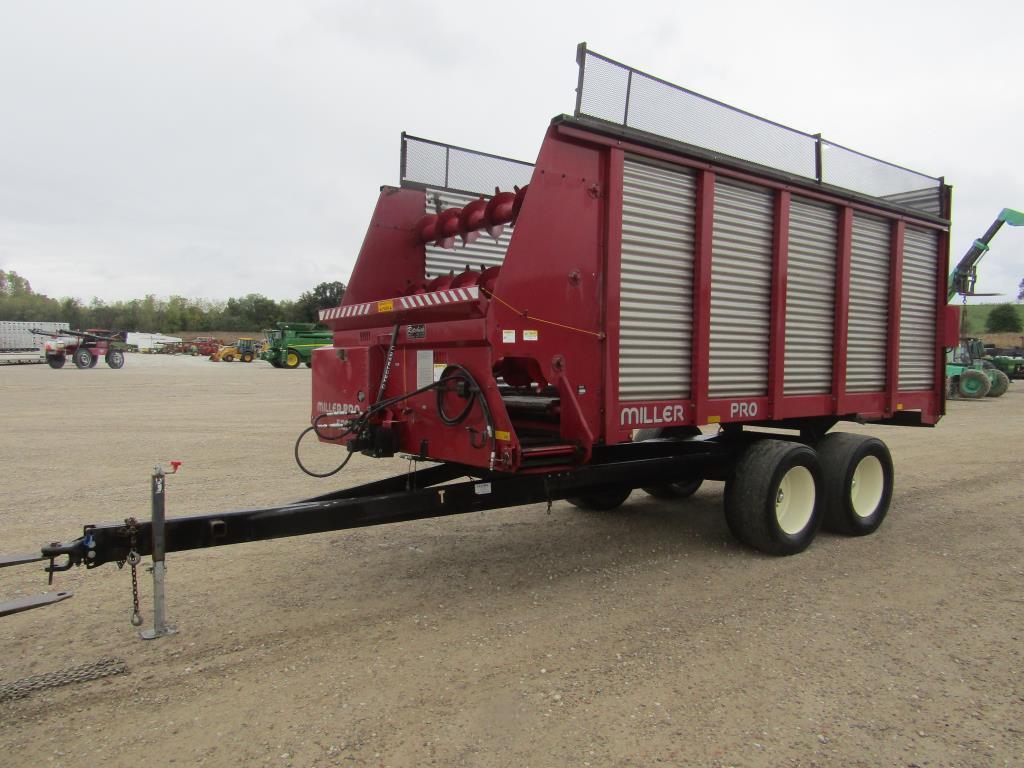 Miller Pro  5200-18, Forage Wagon Sn: 16-03690,