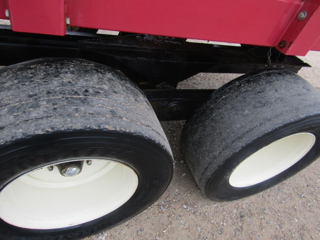 Miller Pro  5200-18, Forage Wagon Sn: 16-03690,