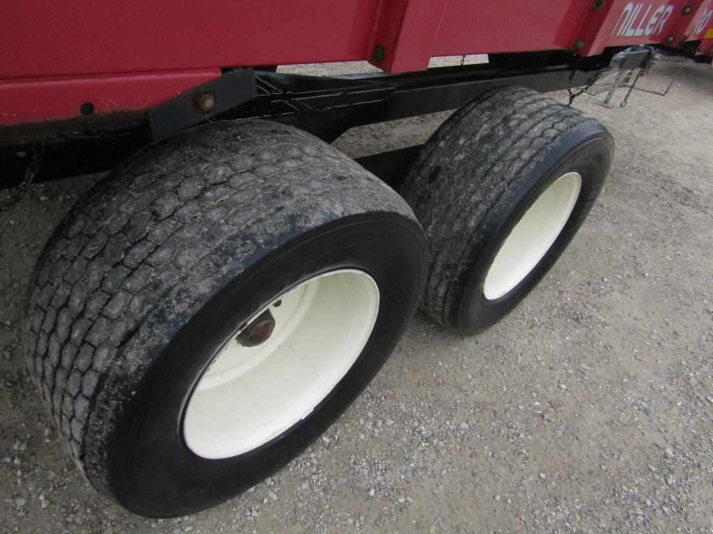 Miller Pro  5200-18, Forage Wagon Sn: 16-03690,