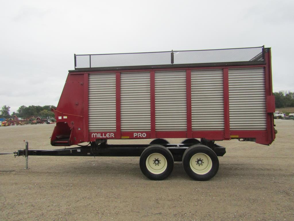 Miller Pro  5200-18, Forage Wagon Sn: 16-03690,