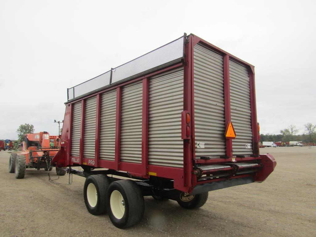 Miller Pro  5200-18, Forage Wagon Sn: 16-03690,
