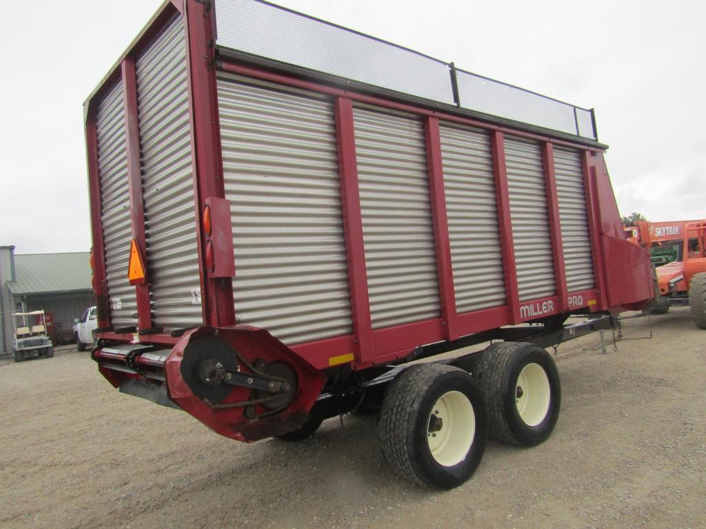 Miller Pro  5200-18, Forage Wagon Sn: 16-03690,