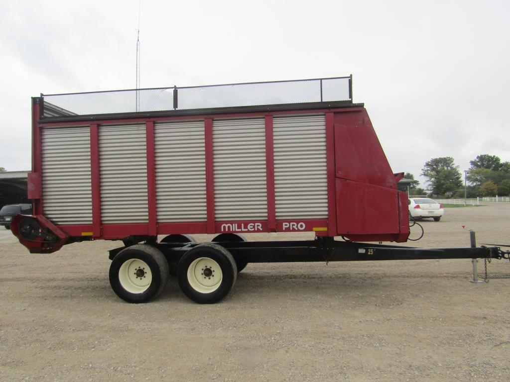 Miller Pro  5200-18, Forage Wagon Sn: 16-03690,