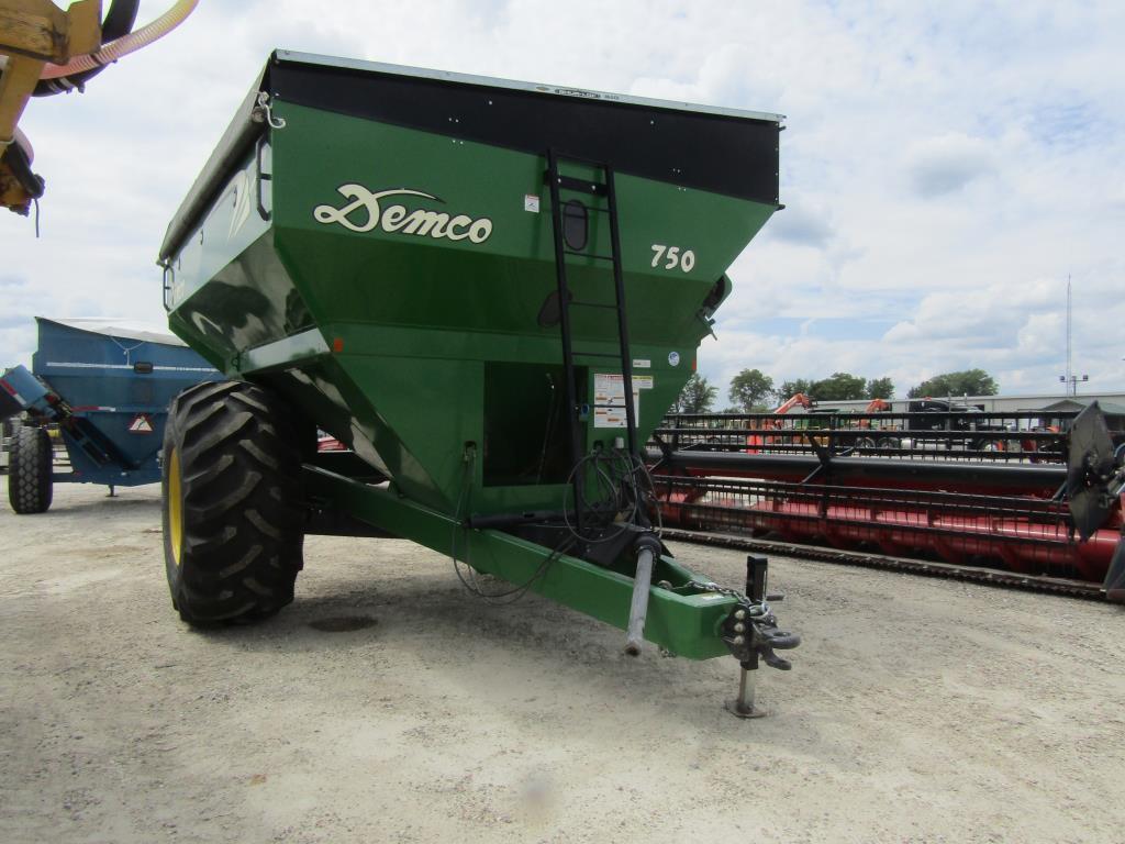 Demco Grain Cart 750, '14, 600 Acres of Grain