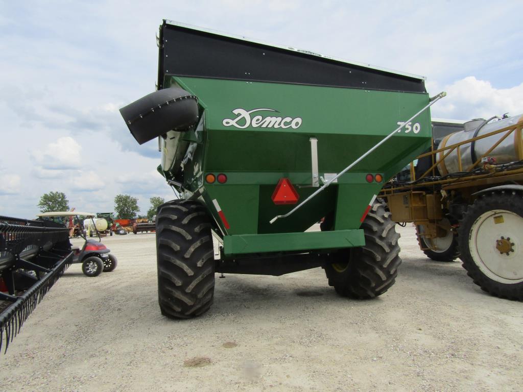 Demco Grain Cart 750, '14, 600 Acres of Grain