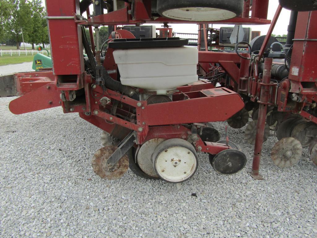 White 6100 Planter 12/23 SN:604755